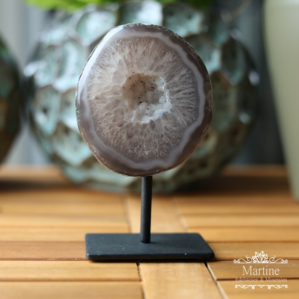 Agaat geode op standaard