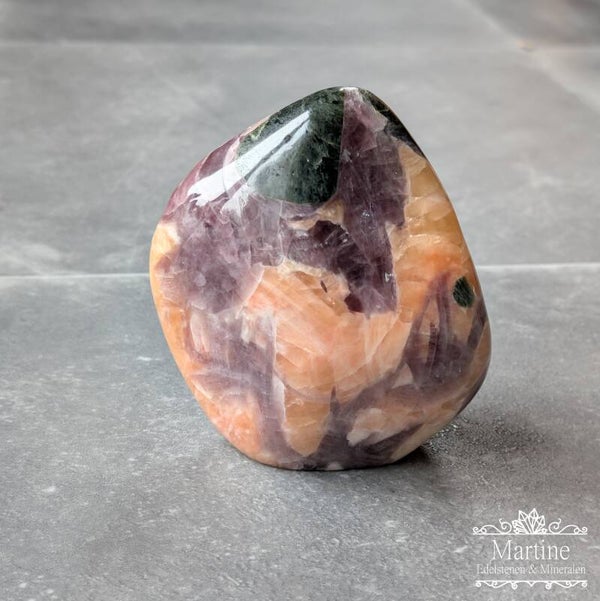 Paarse Anhydriet, Epidoot, Calciet sculptuur.