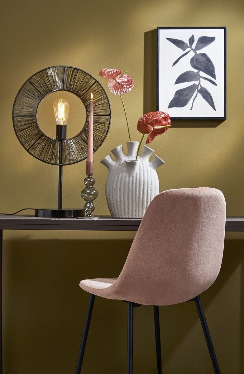 Tafellamp happy op een side table.