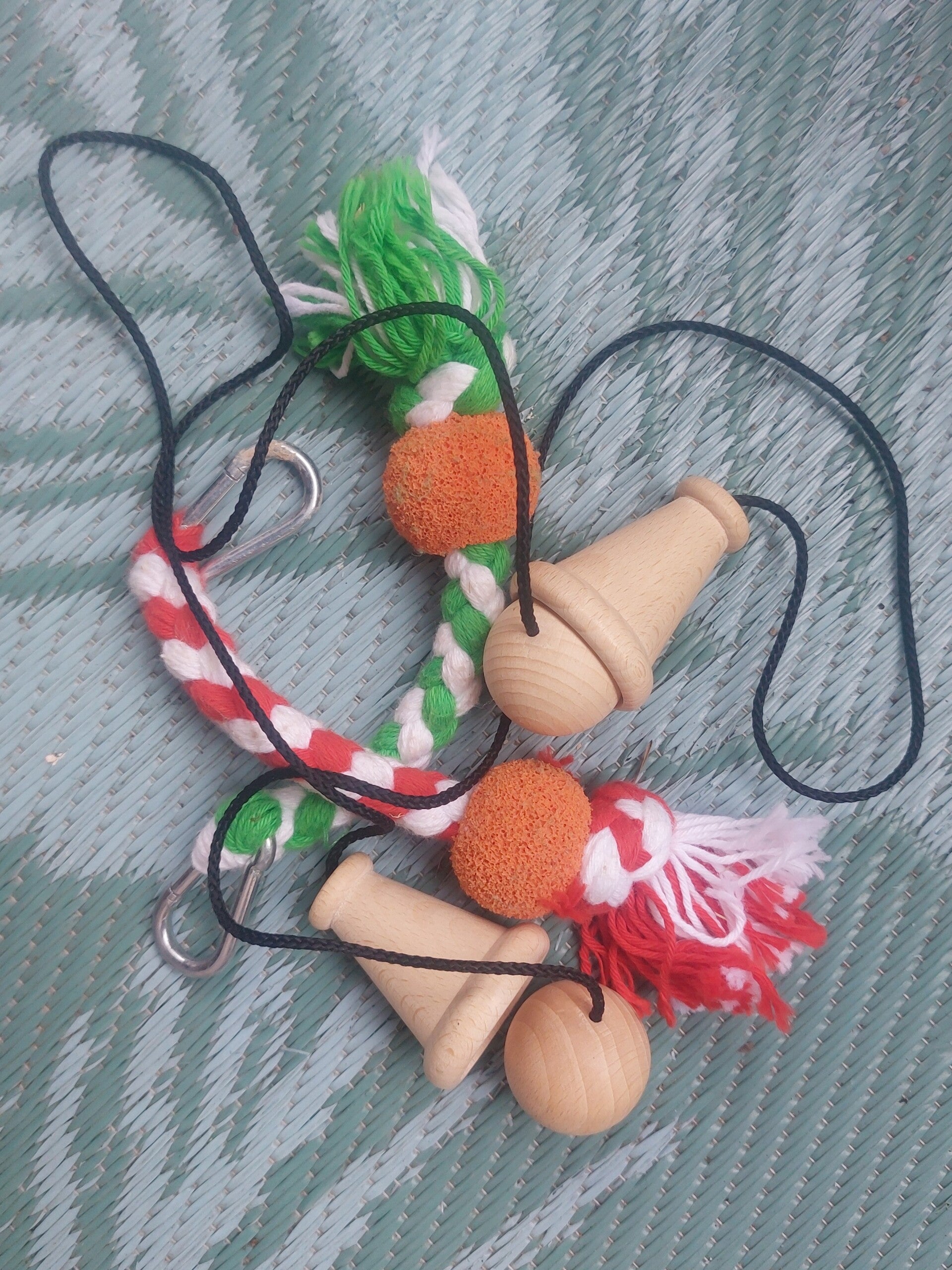 Fangspiel und Strickchen für ruhige Zügelhände