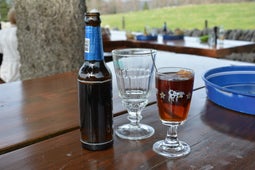 Boisson sur la table d'un café