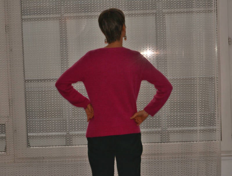 Femme devant une fenêtre