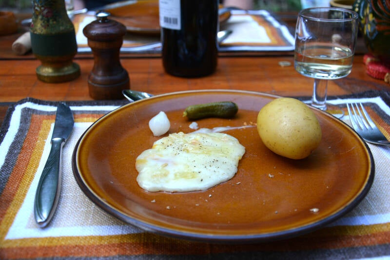 Assiette avec raclette et pomme de terre