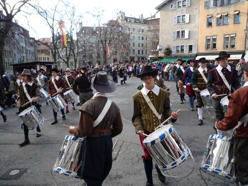 Cortège en costume avec tambour 