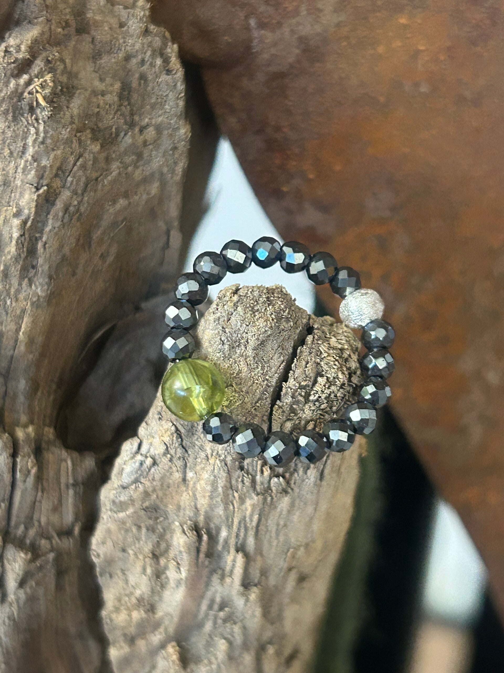 Fingerring - Hämatit & Peridot (R111)