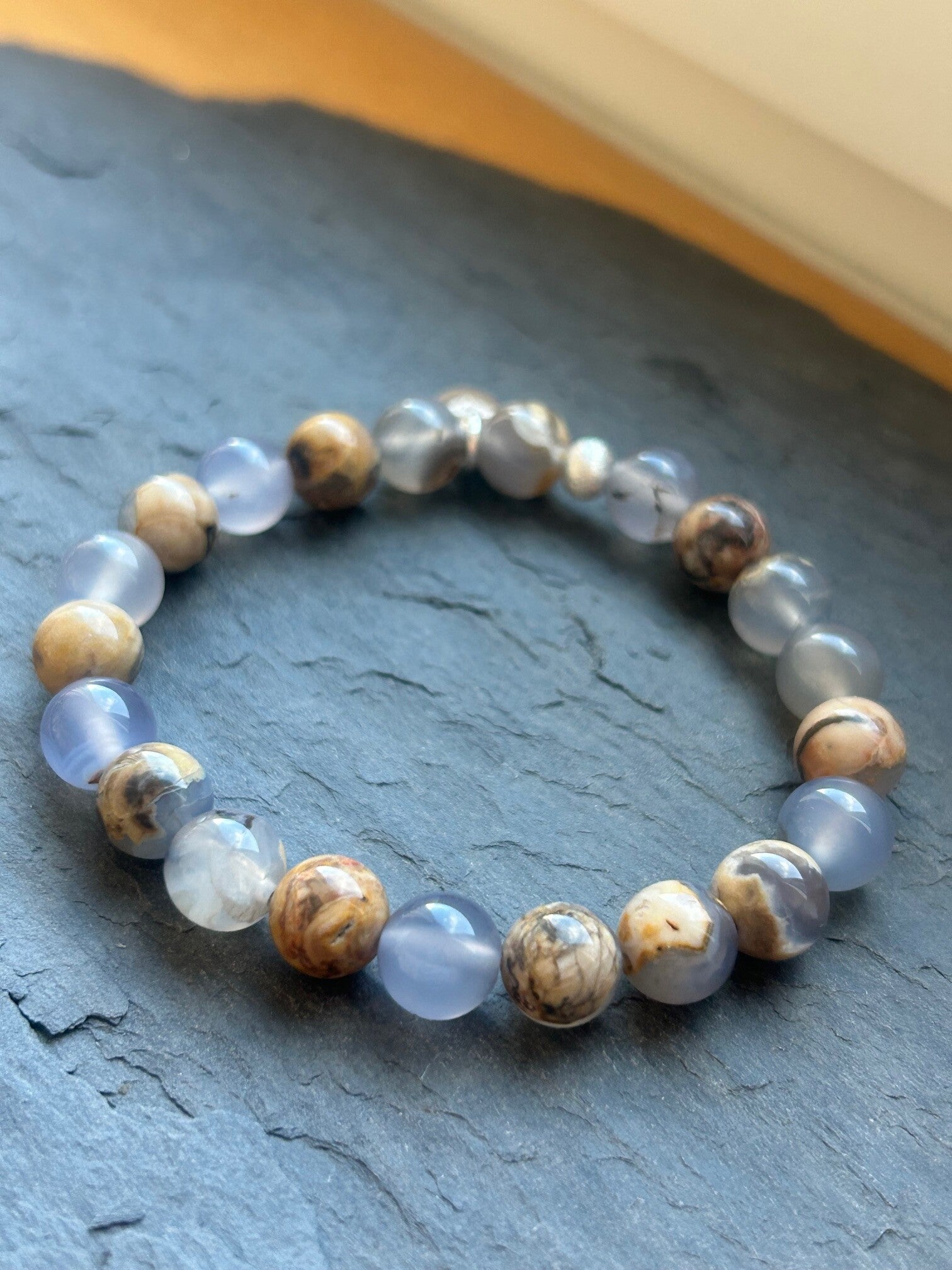 Armband - Chalcedon blau mit Muttergestein AAA-Qualität (A730)