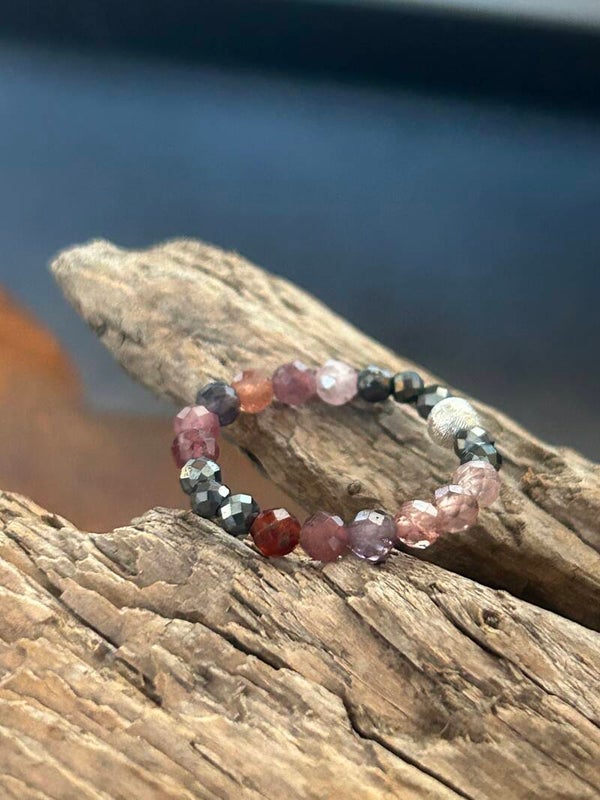 Fingerring - Hämatit & Spinell (R119)