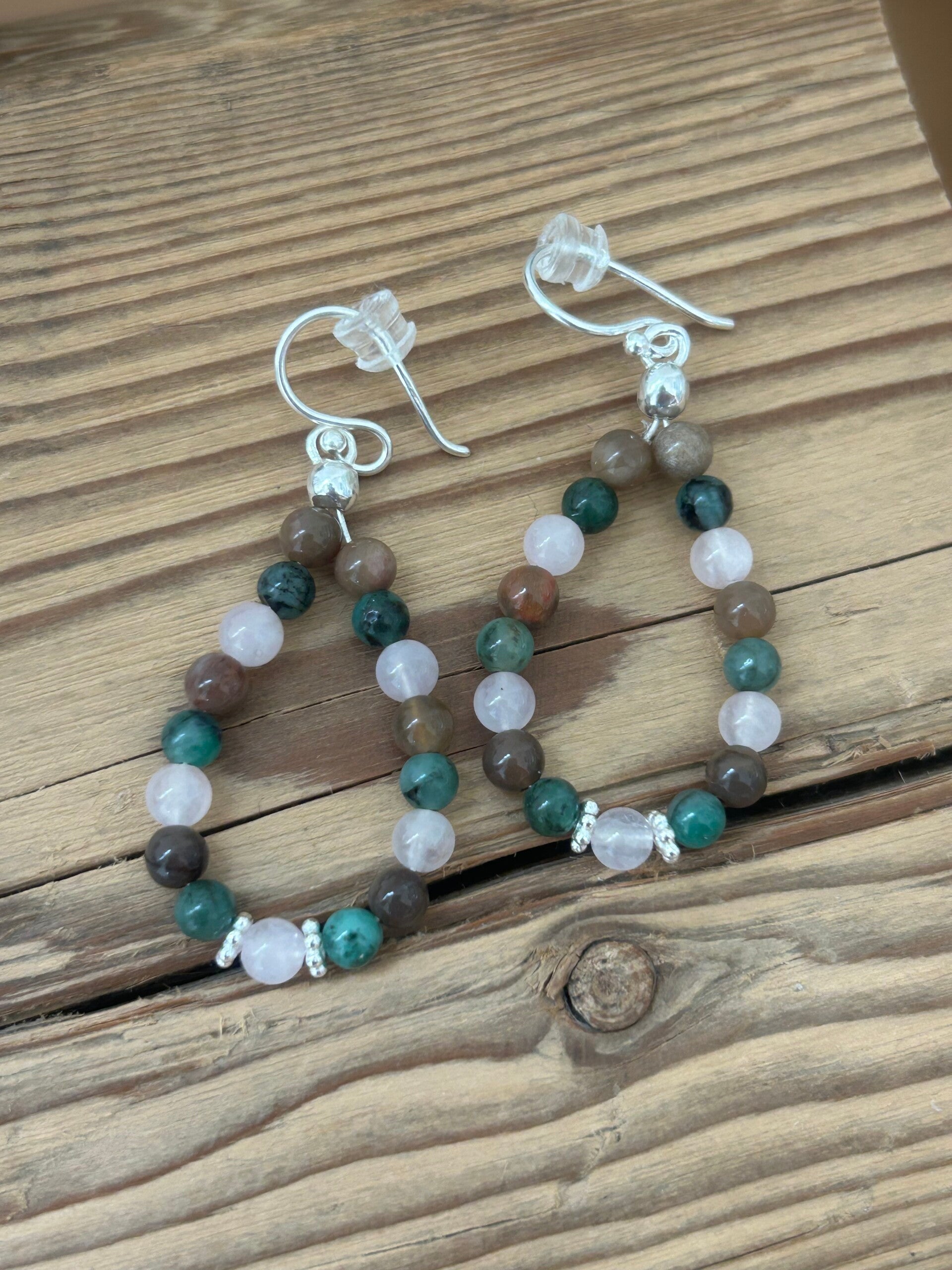 Ohrringe - Rosenquarz, Smaragd & Versteinertes Holz (O530)