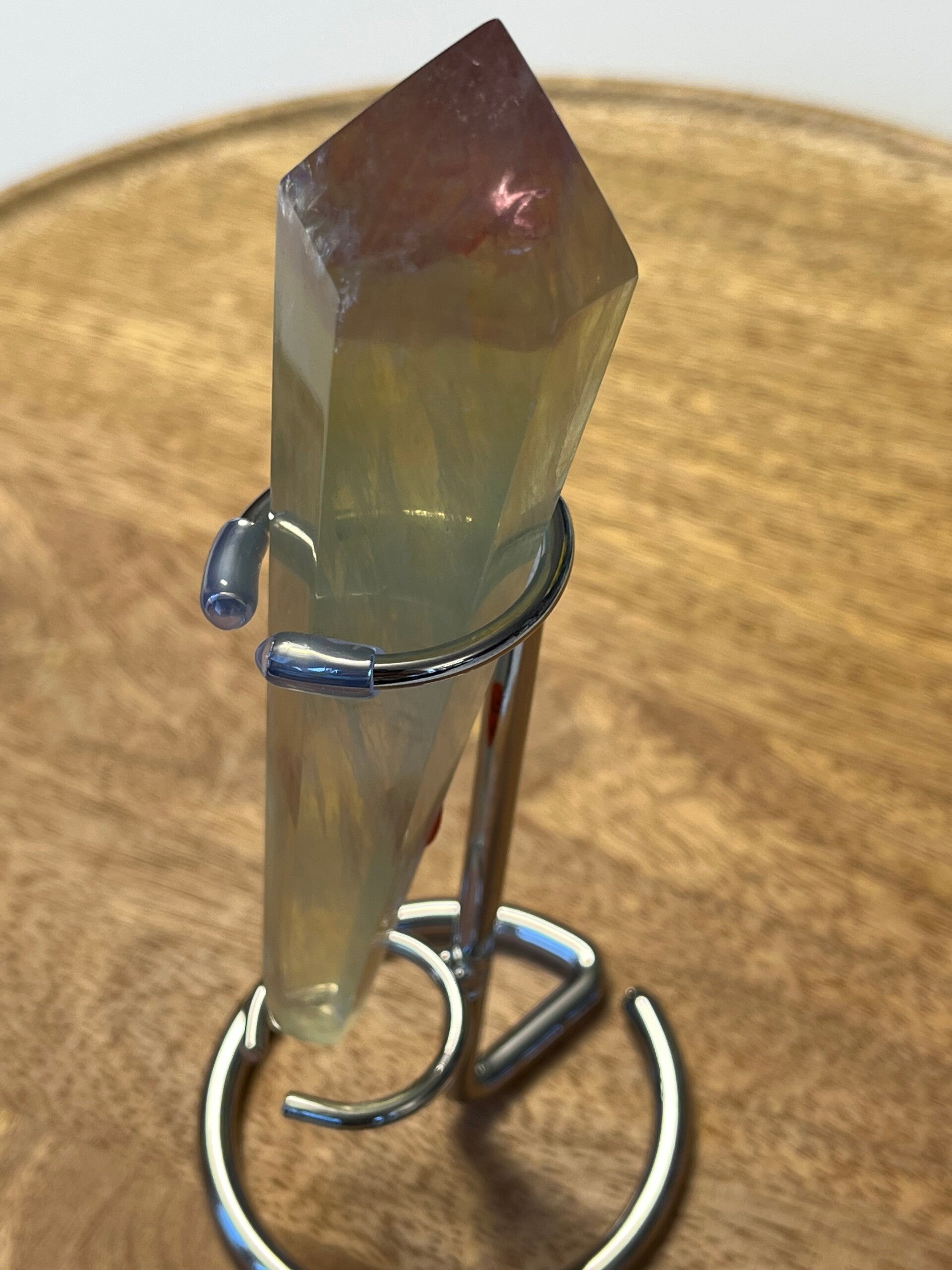 Regenbogen-Fluorit - Kristall-Steinspitze (inkl. Ständer) (Z065)