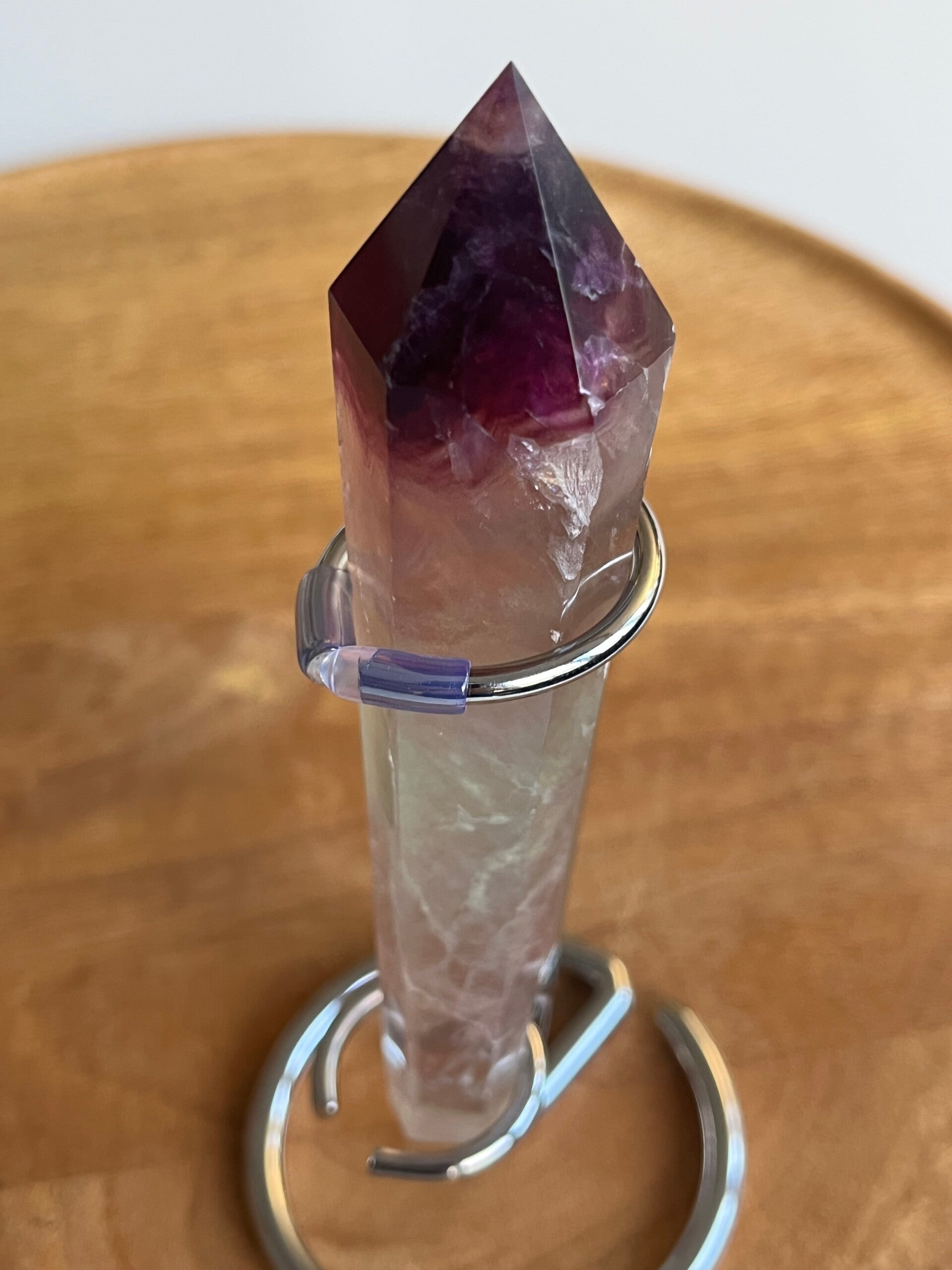 Regenbogen-Fluorit - Kristall-Steinspitze (inkl. Ständer) (Z081)