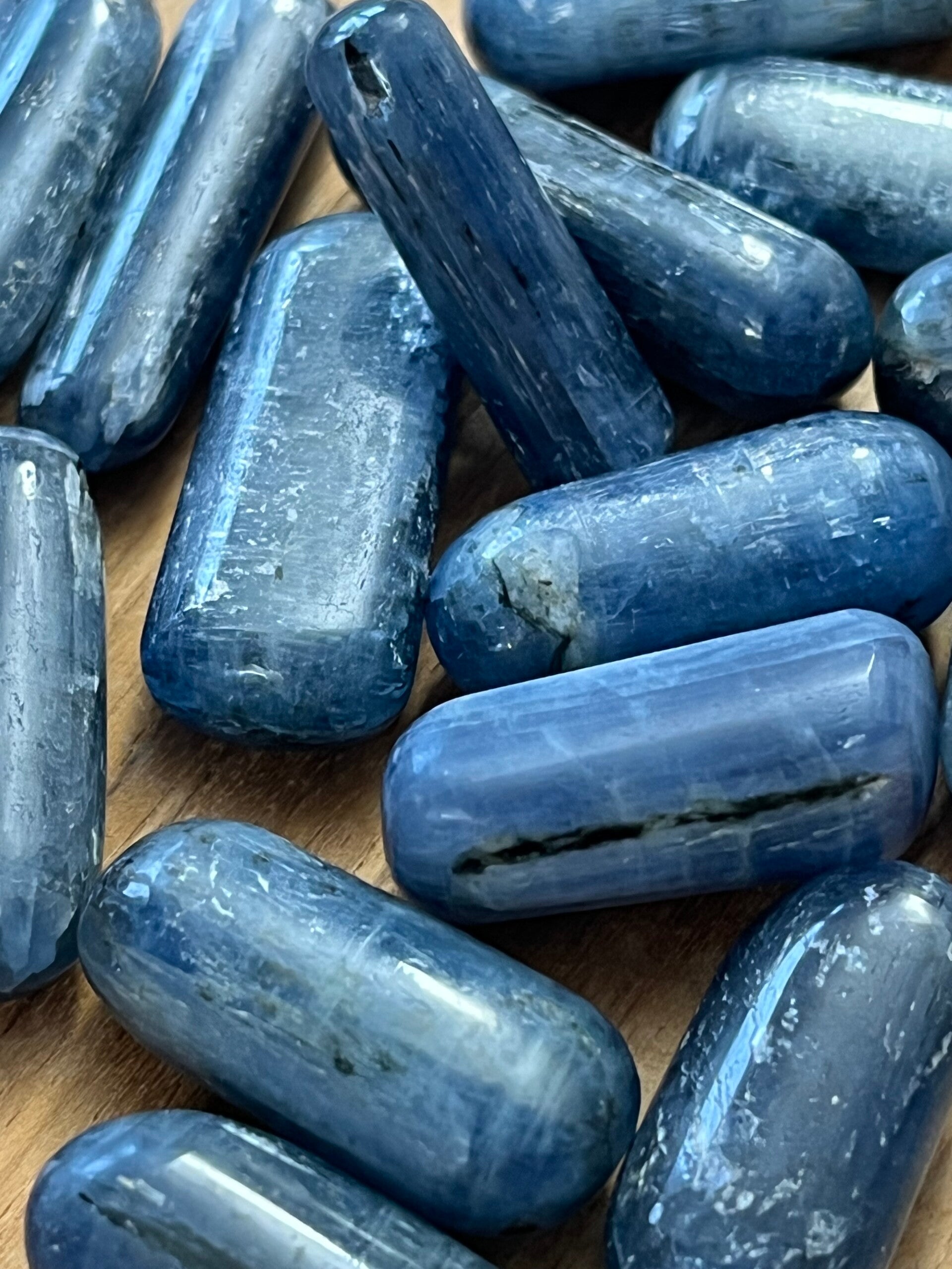 Kyanit - Trommelsteine A-Qualität