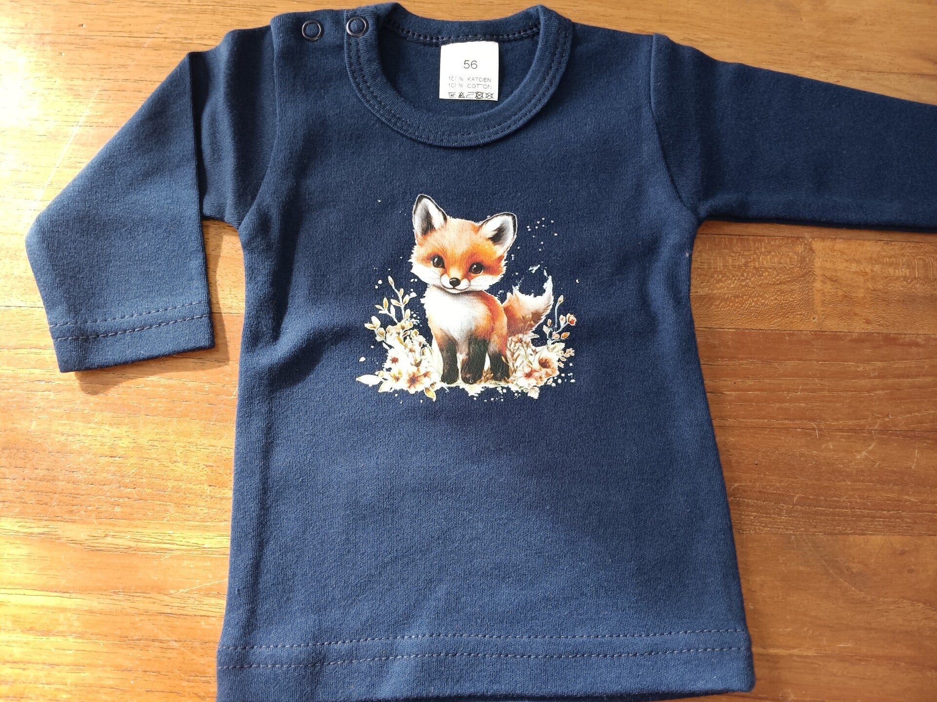 Baby-shirtje met opdruk van vosje maat 56