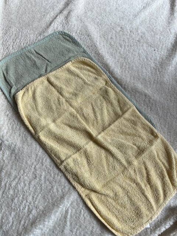 2 Spuugdoeken voor in het bedje