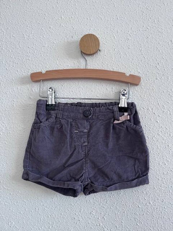 Kort Broekje met een Strikje