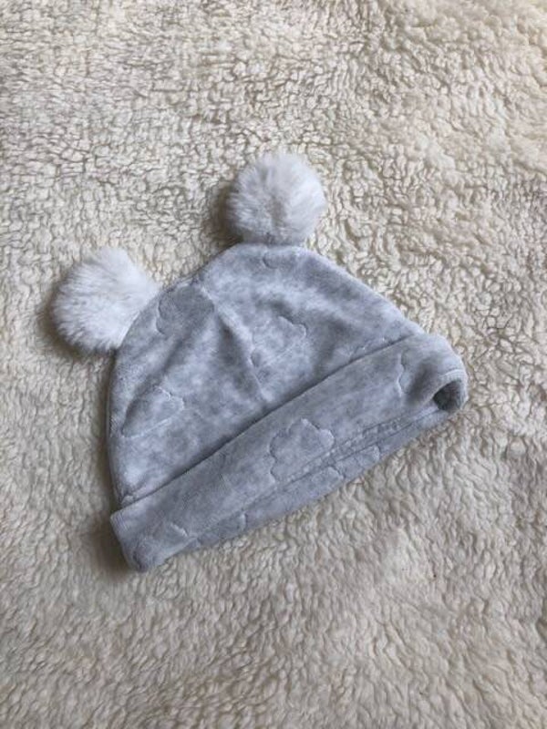 Mutsje met oortjes en wolkjes