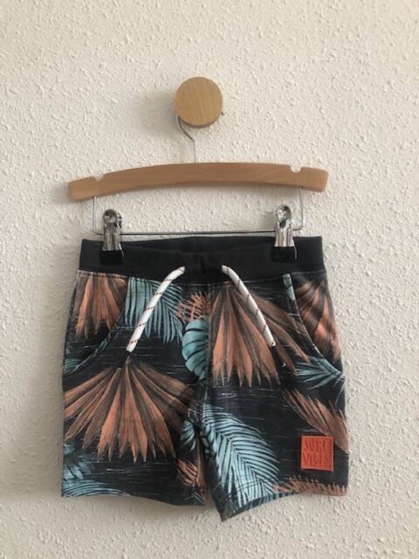 Kort Broekje met Bladeren