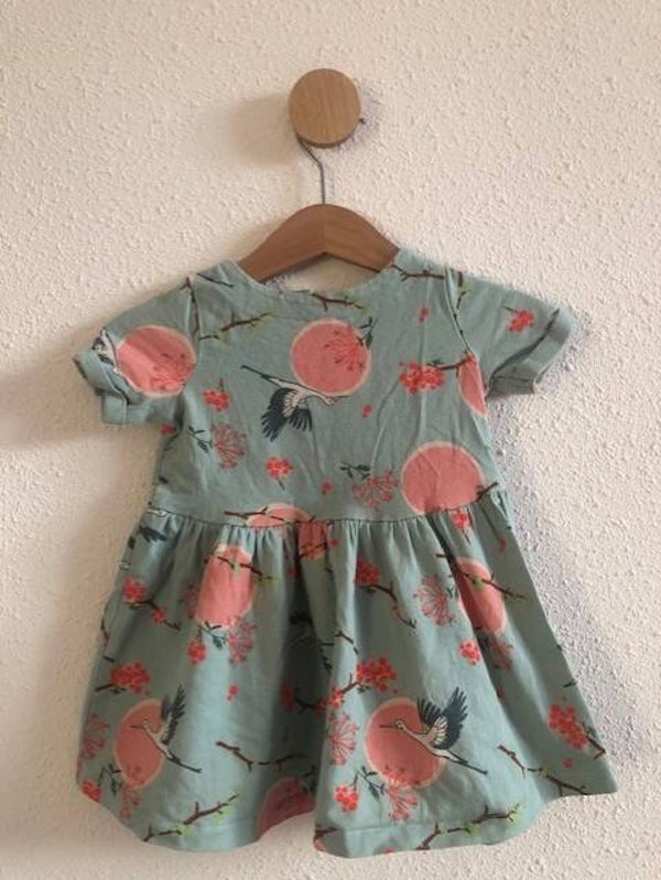 Jurkje met ooievaars