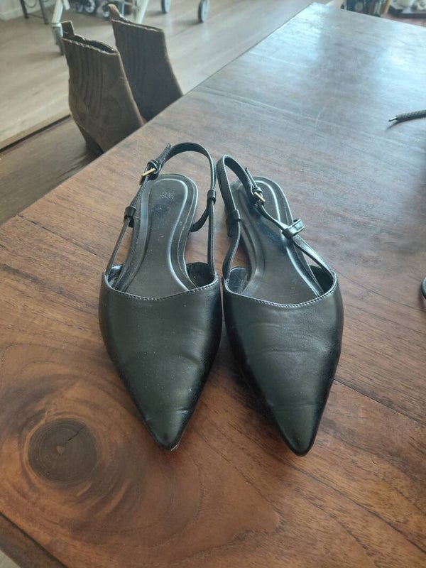 1 paar zwarte ballerina's maat 37
