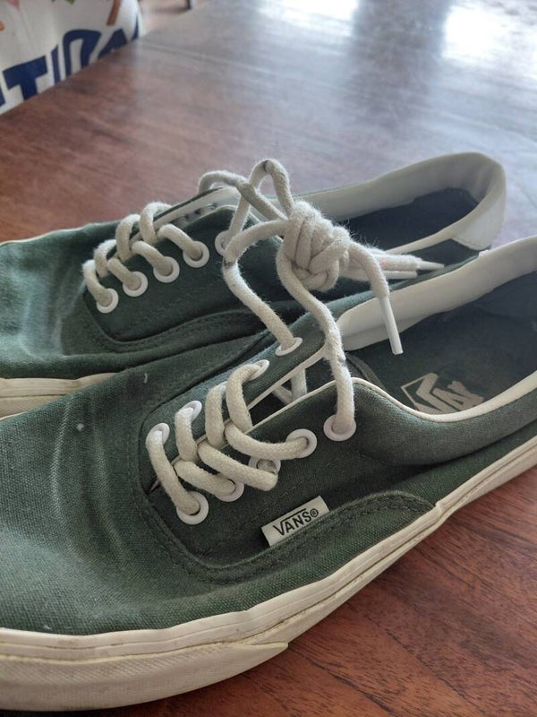 1 paar donker groene vans sneakers 39