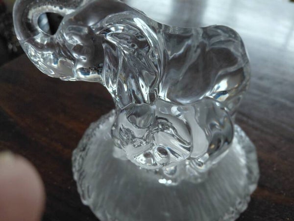 Massief glazen olifant