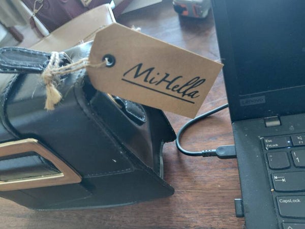 Mi Hella zwarte handtas met gouden gesp