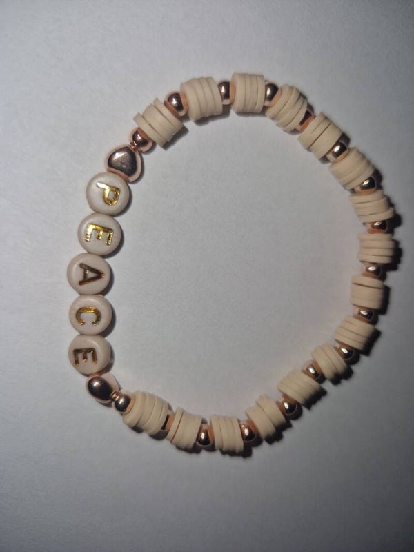 Armband „PEACE“ – Beige & Goldglanz