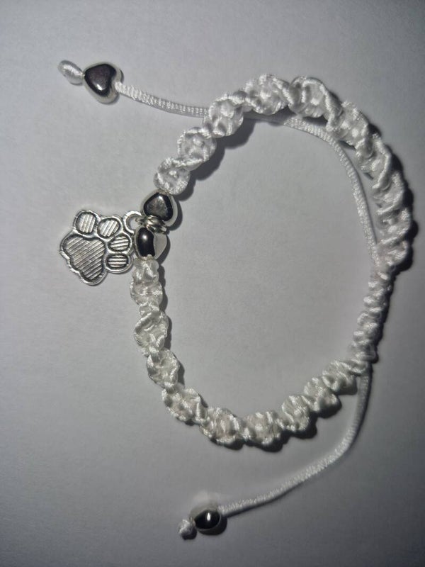 🐾 Makramee-Armband mit Pfotenanhänger – für Tierfreunde