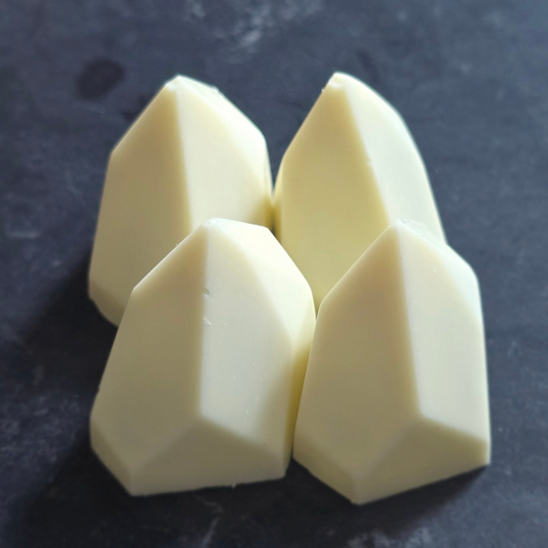 bonbon met aardbei ganache per 5 wit