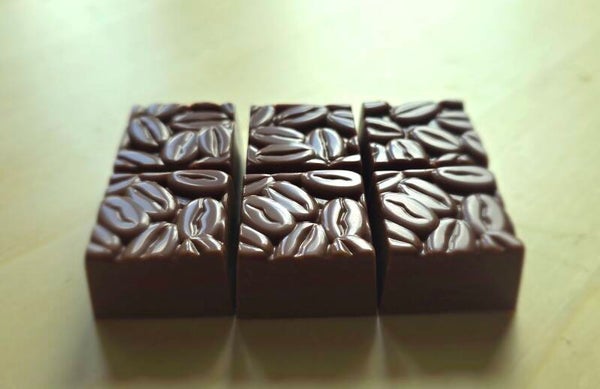 Bonbon met koffie ganache per 5 (met een krokantje van koekkruimels) melk
