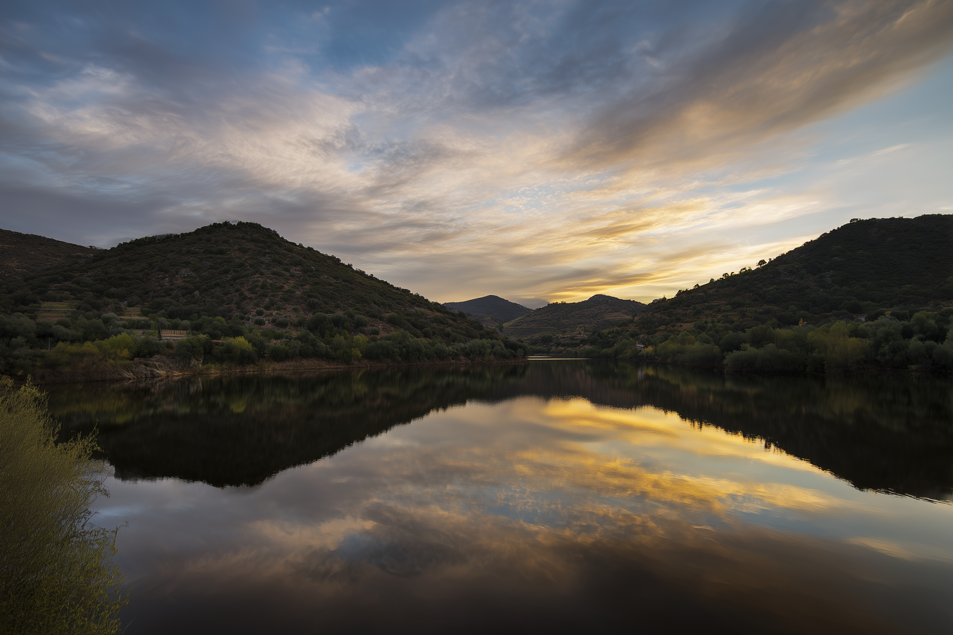 Serene Lakeside Evening Glow
