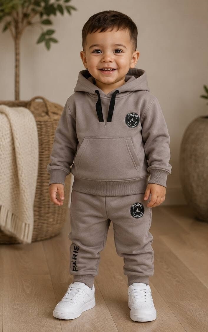 Paris pak jongen taupe