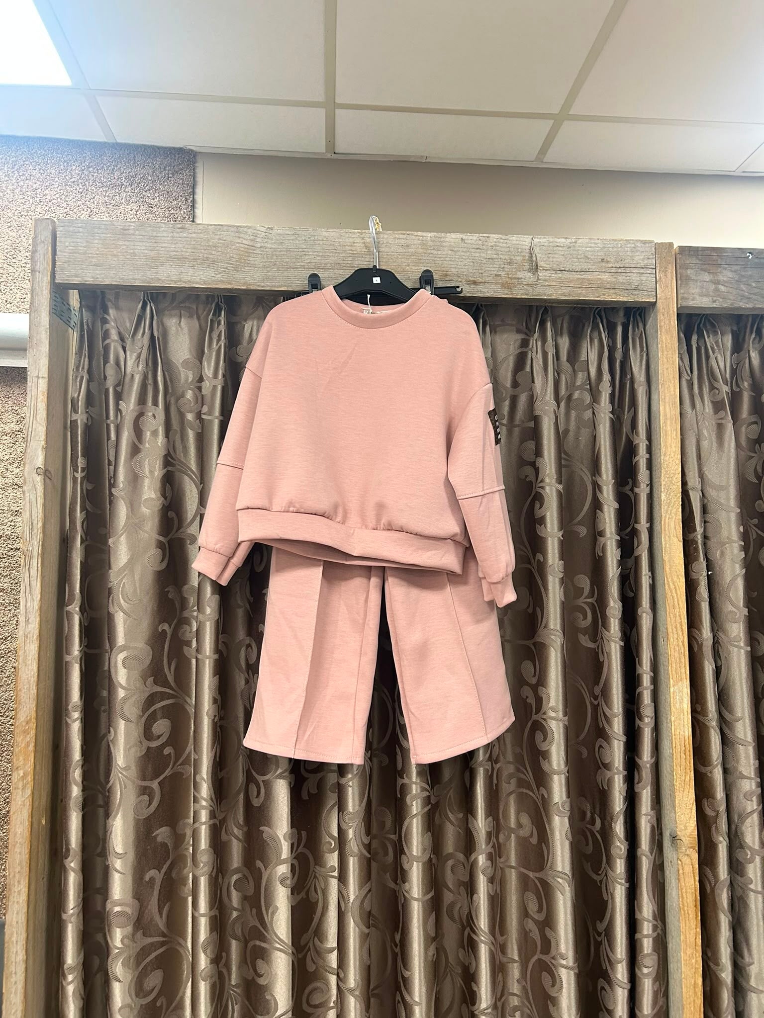 Meisjes pak roze met mauwlogo