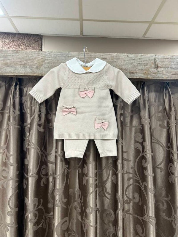 Baby pak met strikjes beige
