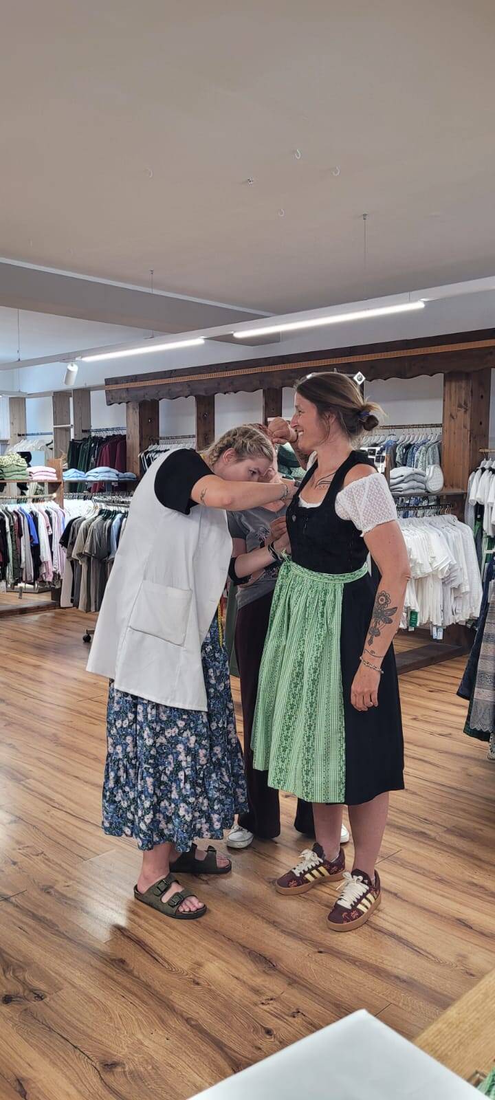 Dirndl anpassen und abstecken