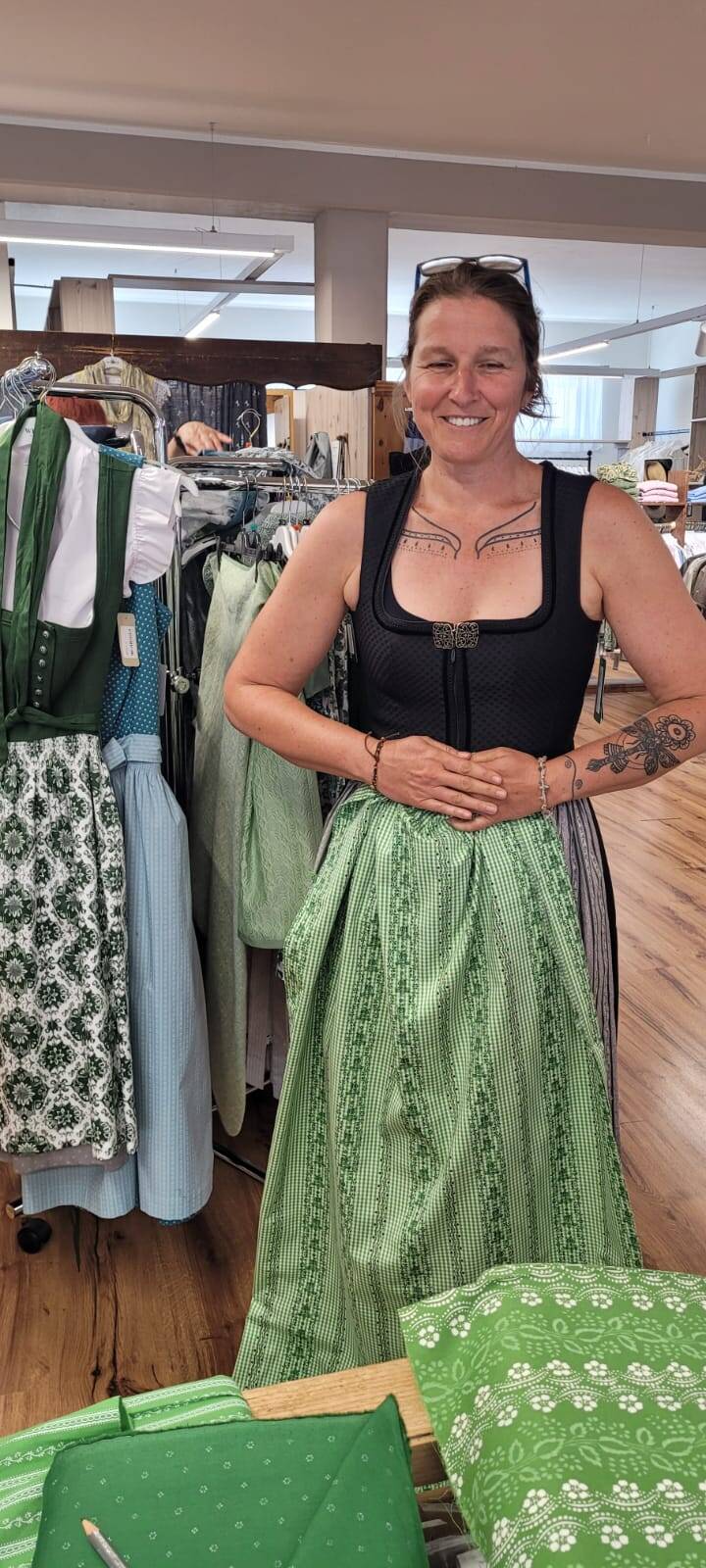 Schürze aussuchen, grün - weiß?