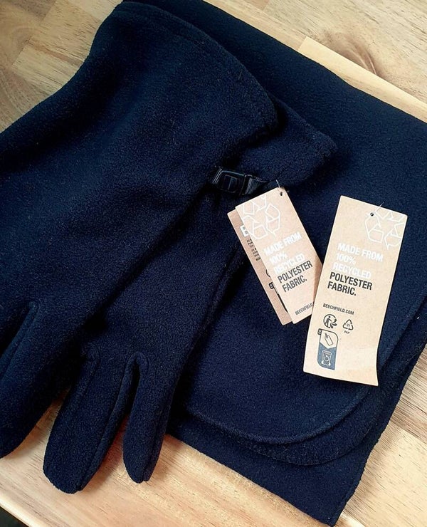 Gerecycleerde sjaal van fleece met bijpassende handschoenen