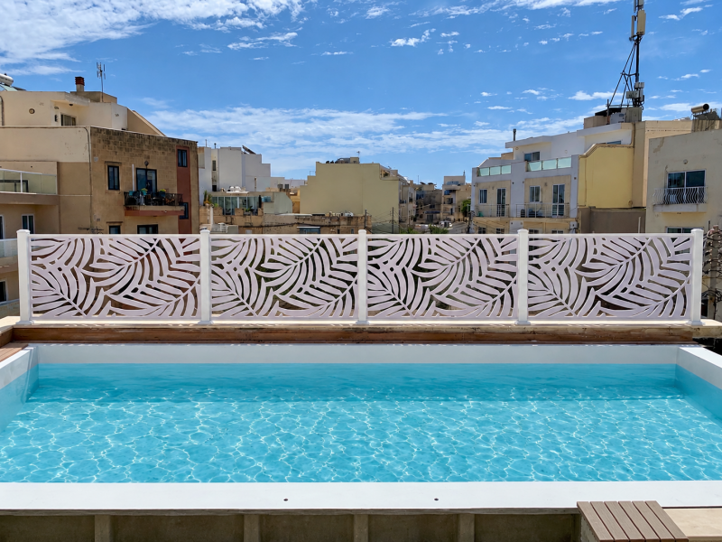 symmetrical-rooftop-pool-and-cityscape-standard.png