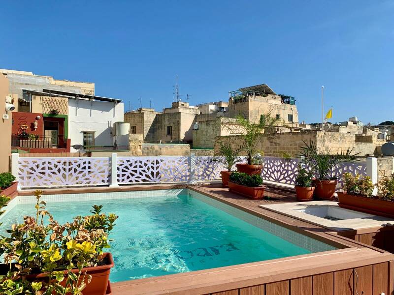 whatsapp-image-2026-10-10-at-16-19-49-3-standard.jpg