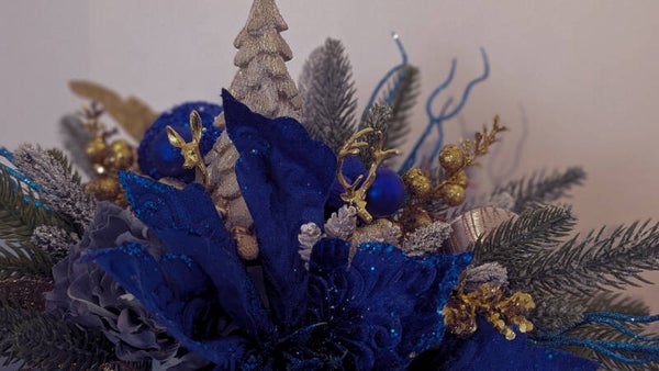 Blaues Winterarrangement