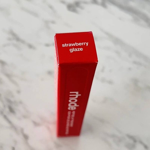 RHODE Lip Treatment Tono strawberry glaze