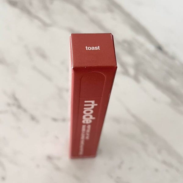 RHODE Lip tint Tono toast