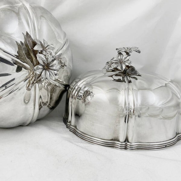 Pair of Napoleon III dish covers in sterling silver, Brussels 1831-1868