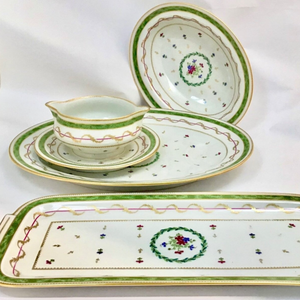 Haviland Vieux Paris Dinner Service , 12 place settings, 68 pieces.