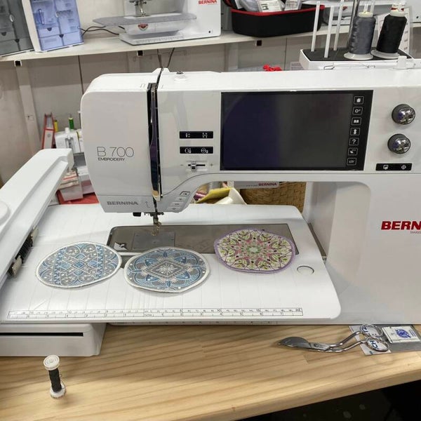 BERNINA 700 E DEMO ONLY Save $999.00