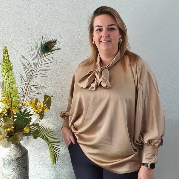Satijnlook Blouse Taupe met Strik