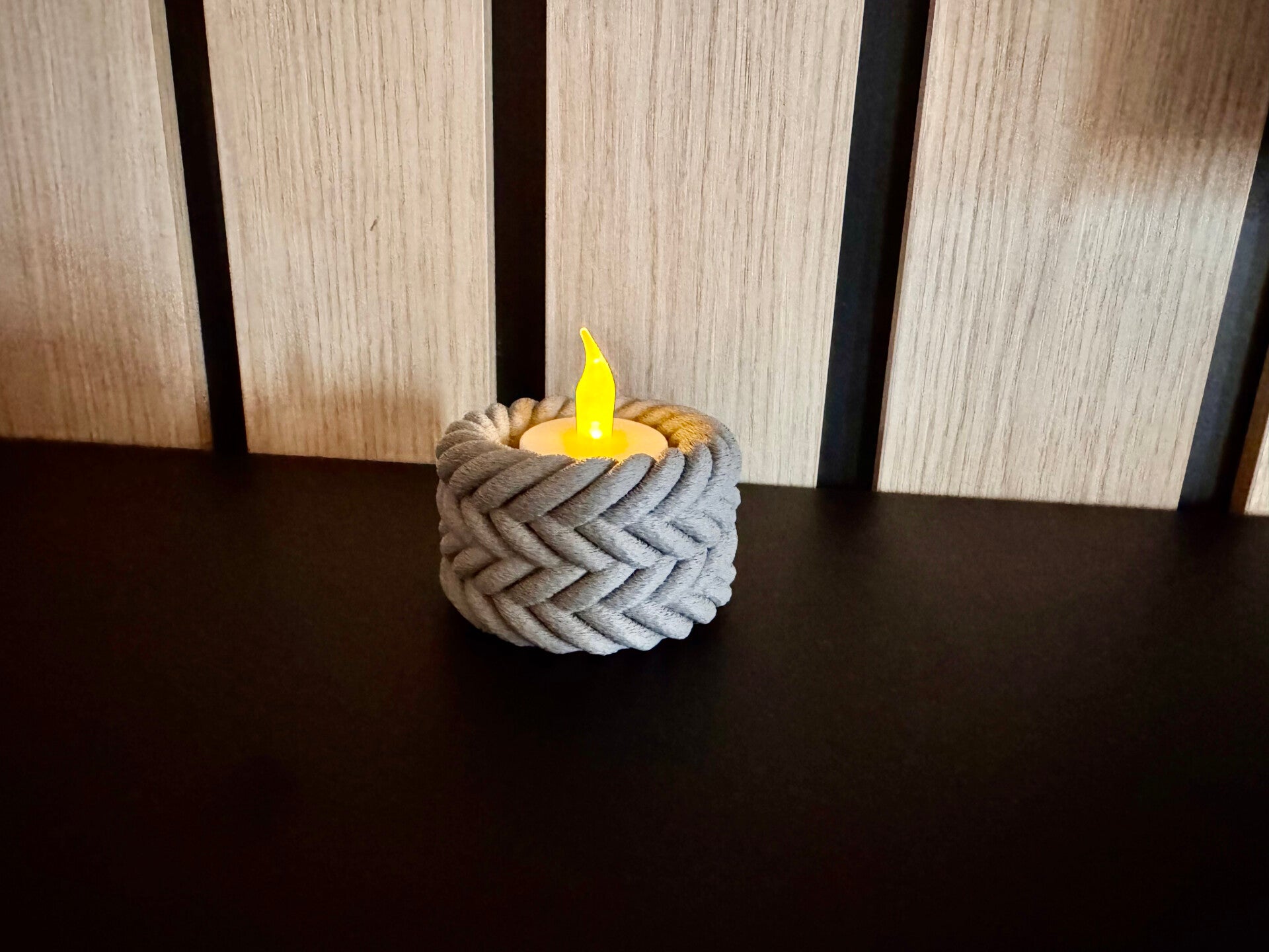 Gevlochten theelichthouder