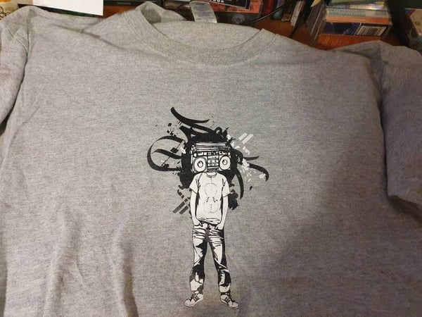 Funny T-shirt "Bringing Analog Sound Back in Time of Plastic" ! XL