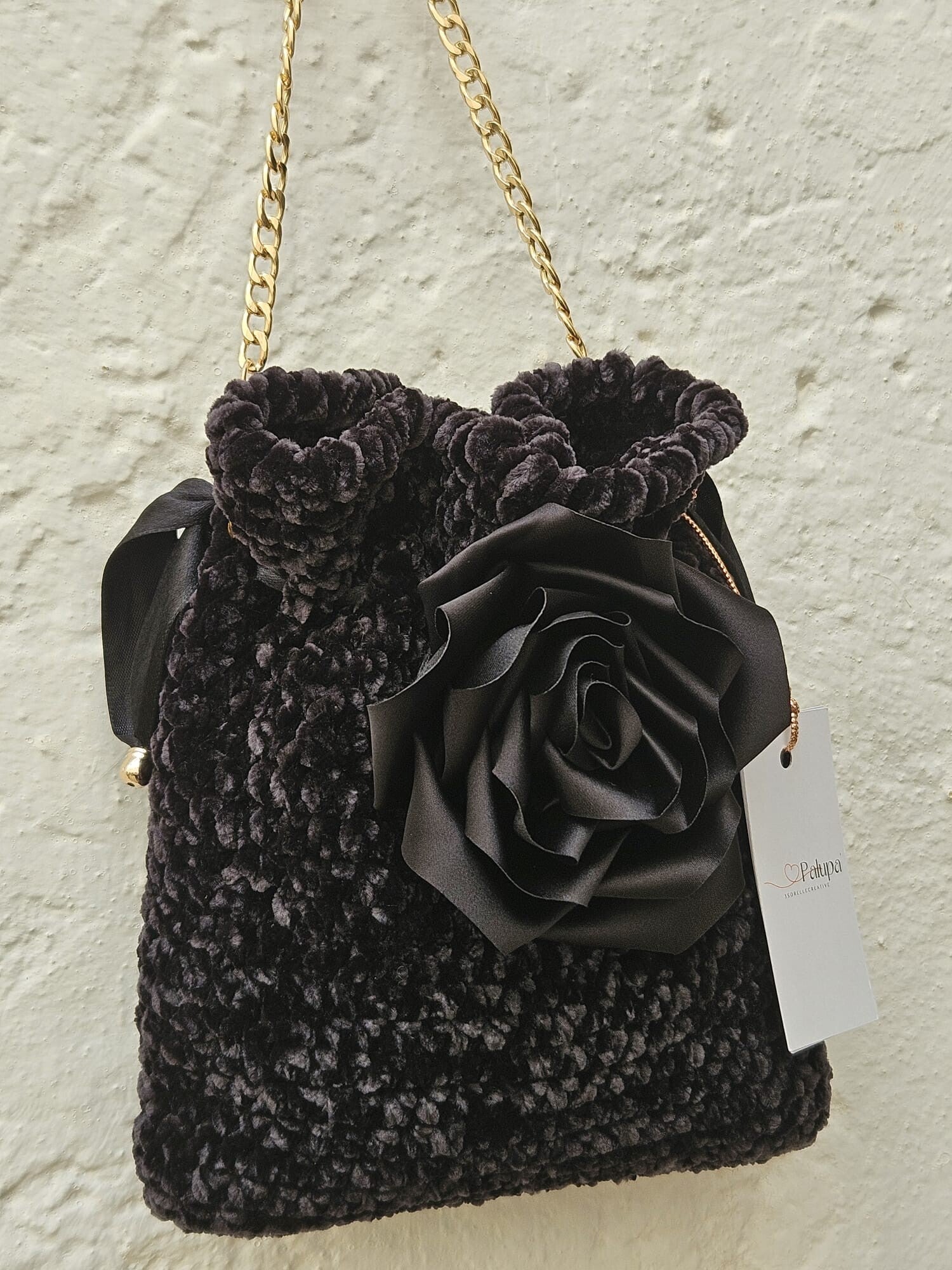 Borsa da sera nera con rosa