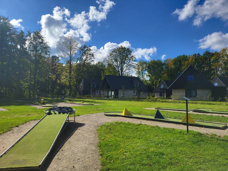 Midgetgolf retro kunstras renovatie Puur Exloo