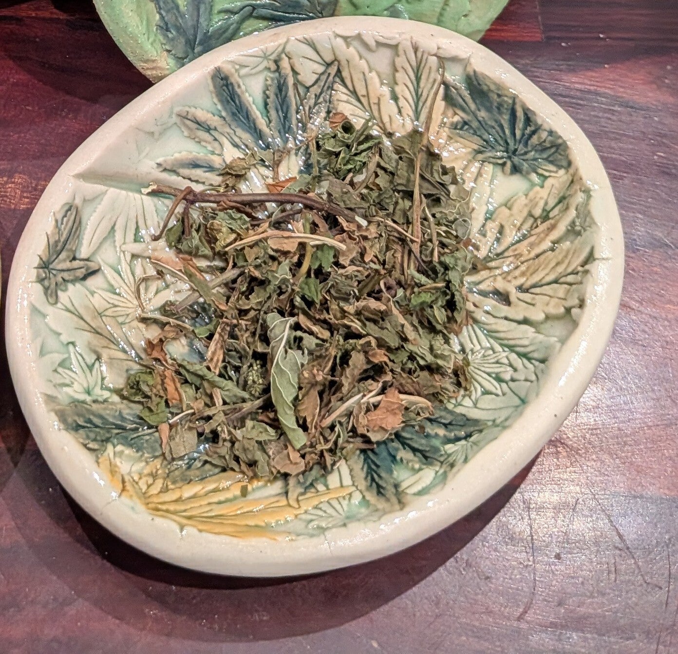 cannibis dish, round